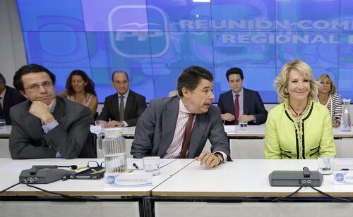 Fernández-Lasquetty, junto a los expresidentes Ignacio González y Esperanza Aguirre en una reunión del Comité Ejecutivo Regional del PP de Madrid