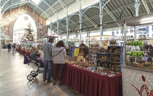 Mercadillo navideño en el Mercat Central de València