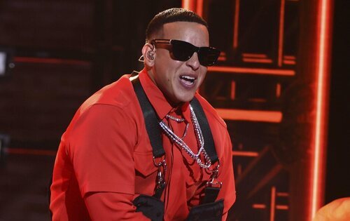 Daddy Yankee actuando en los Latin American Music Awards 2019