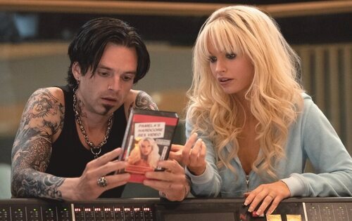 Lily James y Sebastian Stan son Pamela Anderson y Tommy Lee en 