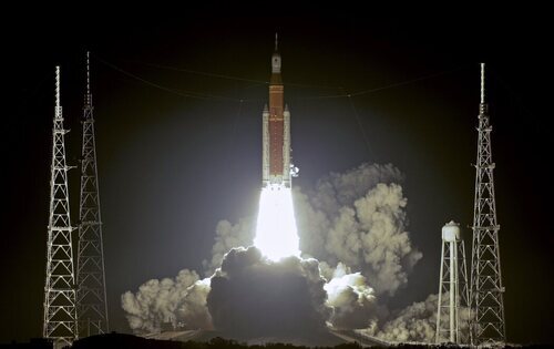 Lanzamiento del cohete Artemis a la Luna