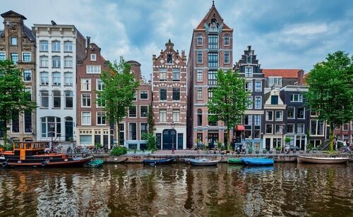 Canal y casas típicas de Amsterdam, Países Bajos