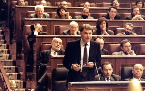 Felipe González durante una intervención en el Congreso