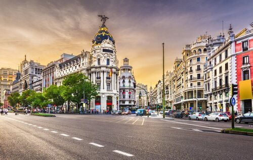 Una de las instantáneas más reconocidas de Madrid: el edificio Metropolis