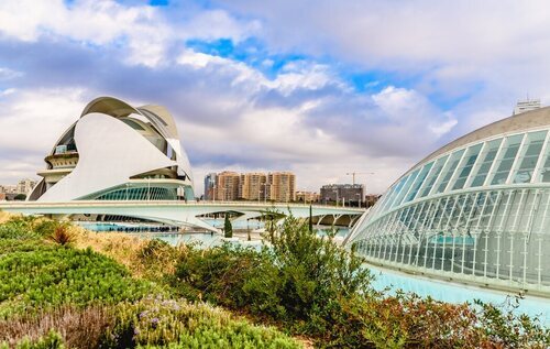 La Ciudad de Las Artes y las Ciencias es uno de los complejos más reconocidos de Valencia