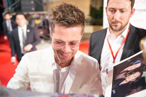 El actor Brad Pitt en la alfombra roja de Japón