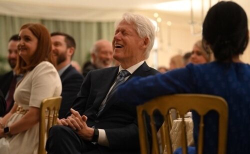 Bill Clinton durante el 25 aniversario del acuerdo de Belfast, 2023