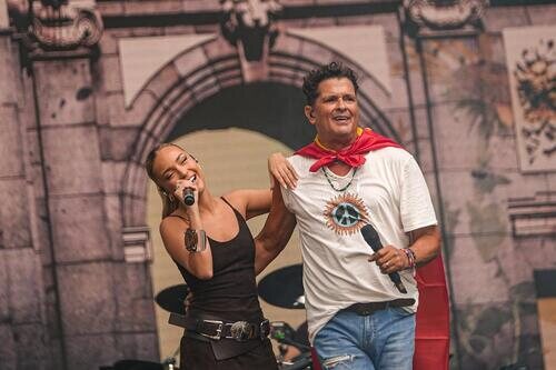 Ana Mena y Carlos Vives en el concierto del colombiano por las fiestas de la Hispanidad 2023