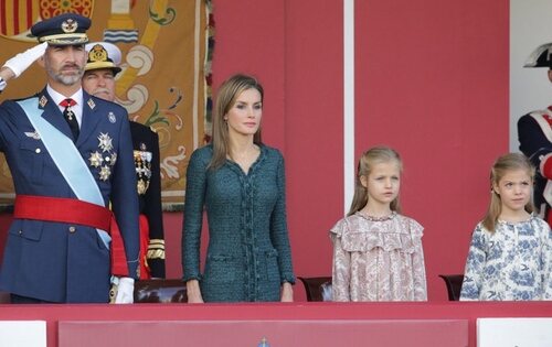 La princesa Leonor y la infanta Sofía en du primer Día de la Hispanidad,  el 12 de octubre de 2014