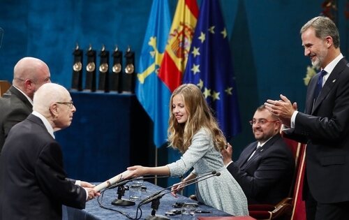 Leonor entrega por primera vez los Premios Princesa de Asturias