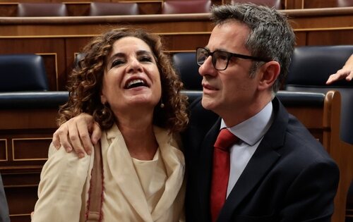 María Jesús Montero y Félix Bolaños celebrando la investidura de Pedro Sánchez