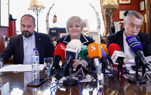 Abogados de Daniel Sancho, Carmen Balfagón y Marcos García Montes, en la rueda de prensa