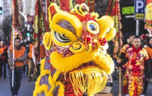 Un dragón en el desfile del Año Nuevo chino en Usera