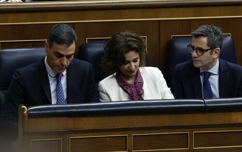 Pedro Sánchez, María Jesús Montero y Félix Bolaños, durante la votación de la ley de amnistía en el Congreso