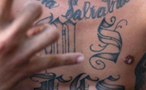 Los miembros de las maras destacan por sus tatuajes