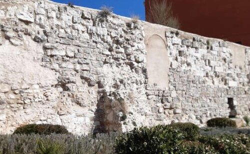 Restos de la muralla árabe de Madrid