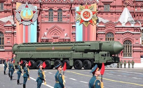 Exhibición de armas militares en Moscú durante el desfile del 9 de mayo