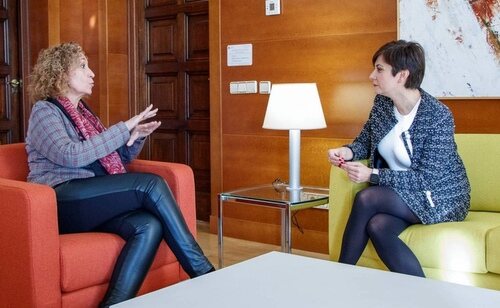 La ministra de Vivienda, Isabel Rodríguez, se reúne con la consellera catalana de Territori, Ester Capella.