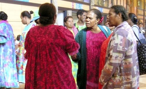 Un grupo de mujeres de etnia canaca en Nueva Caledonia