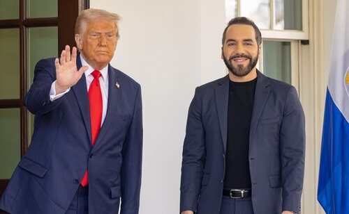 El Papa León XIV criticó en redes las alianzas de Trump y Bukele en cuestión migratoria