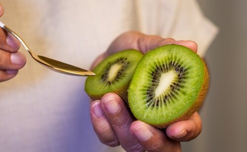 El kiwi es un aliado para conciliar el sueño y tiene multitud de propiedades