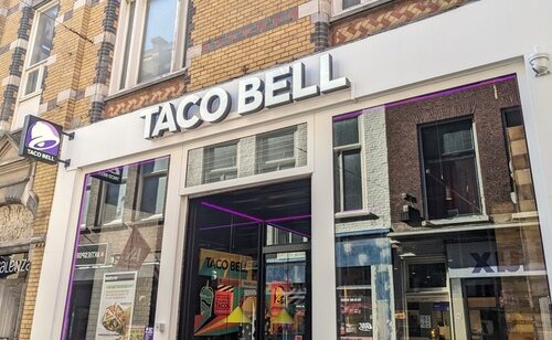 Taco Bell ha cambiado por completo la estética de sus locales