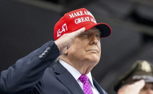 Donald Trump continúa en su ofensiva contra las personas LGTBIQ+