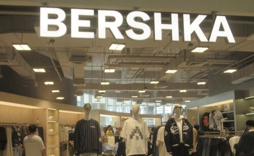 El último plan de cierres de Inditex afecta especialmente a la marca Bershka