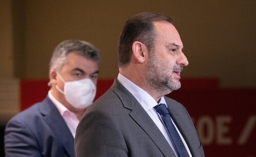 Santos Cerdán podría compartir Grupo Mixto con Ábalos y ser clave en votaciones si se atrinchera en el Congreso