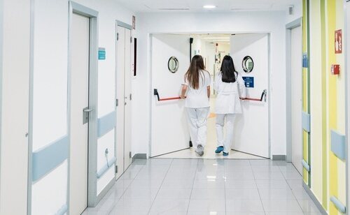 La paciente falleció tras acudir cuatro veces al hospital