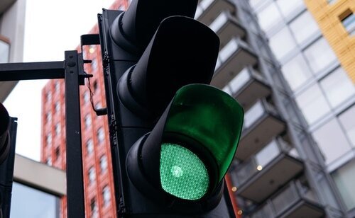 La DGT permite la conducción a las personas con daltonismo