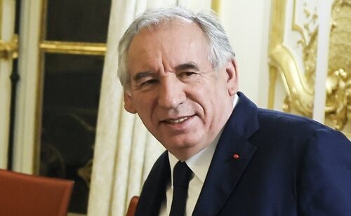 Bayrou ha anunciado un drástico plan de recortes de presupuesto en Francia