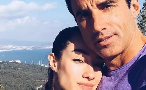 Adara junto a Hugo Sierra en una fotografía en redes sociales