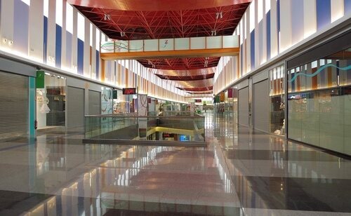 Centro comercial Plaza Imperial de Zaragoza en declive antes de su cierre