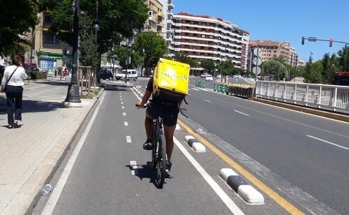 Glovo se enfrenta a una multa por la situación de sus repartidores