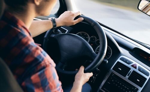 Los cambios en las etiquetas de la DGT entrarán en vigor previsiblemente en 2026