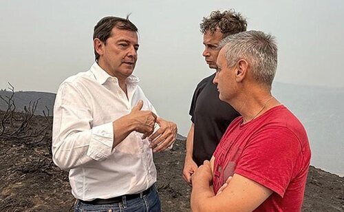 El presidente de Castilla y León, Alfonso Fernández Mañueco, visita los incendios en Castilla y León
