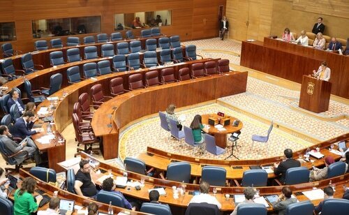 Los diputados de la Asamblea de Madrid se suben el sueldo por tercera vez en el último año