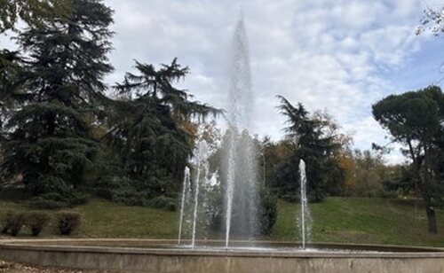 El estallido de la bomba destrozó por completo la fuente del parque Arriaga en Madrid