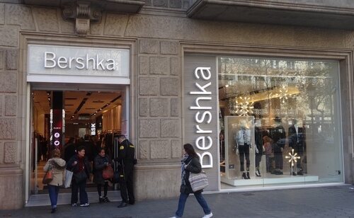 Bershka está concentrando su oferta comercial en pleno giro en el retail