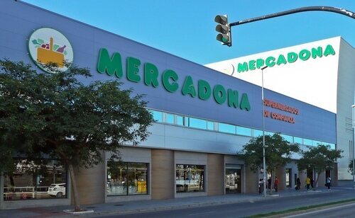 Mercadona ha logrado asentarse líder en cuota de supermercados con gran distancia frente a su principal competidor