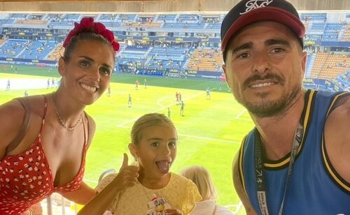 Noemí Merino junto a su pareja e hija
