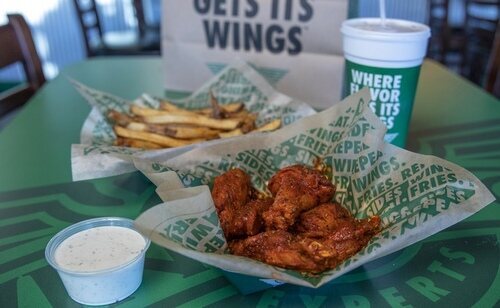 El menú de Wingstop tiene como gran protagonista a las alitas de pollo