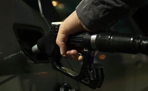 La OCU analiza la fluctuación diaria de los precios de la gasolina en España