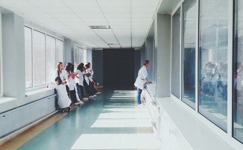 El hombre fue trasladado de urgencia a un hospital sin que los médicos pudieran salvar su vida