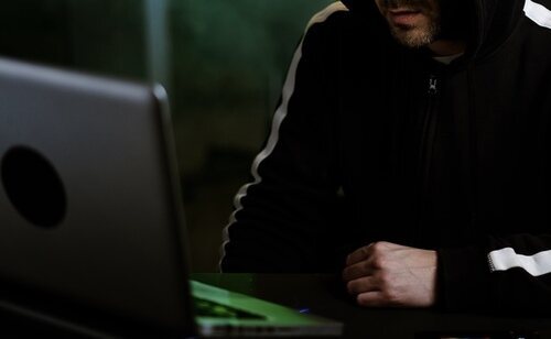 El contenido y ropa íntima de la menor llegaron al hombre detenido