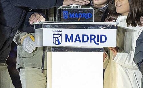 El nuevo logotipo del Ayuntamiento de Madrid se mostró durante el encendido del alumbrado navideño