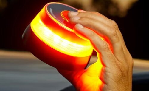 La baliza v-16 busca fomentar la seguridad vial de todos los conductores