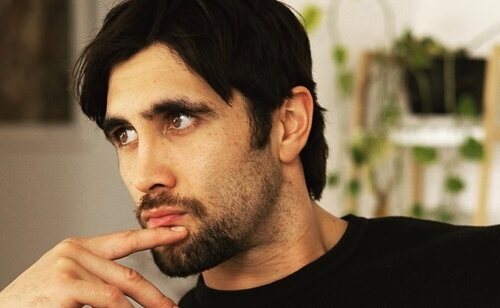 El actor Ethan Browne fue hallado muerto en su vivienda