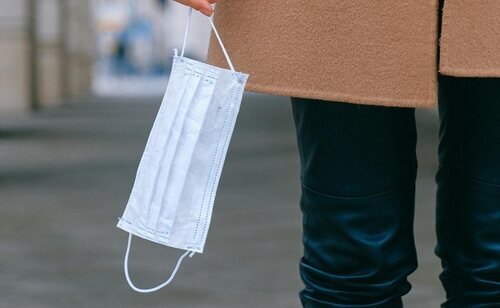 La nueva norma de mascarillas busca controlar el avance de la nueva variante de gripe